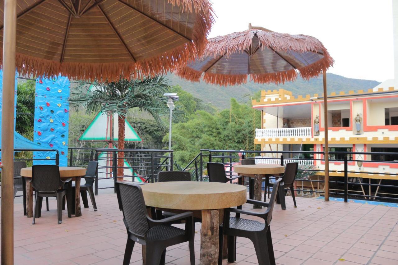 Hotel Castillo Resort San Gil Buitenkant foto